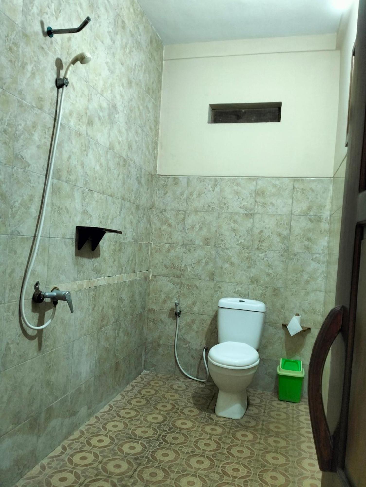 Dharma Yoga Homestay Dan Hostel Амед Экстерьер фото